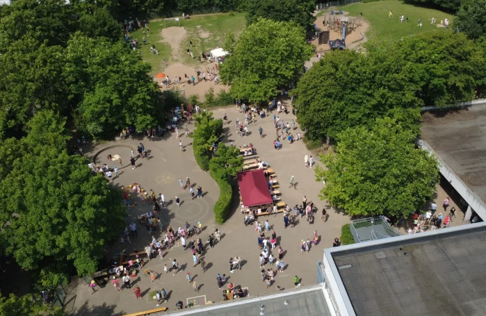 Luftbild des Schulfestes